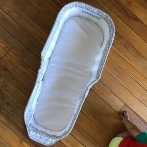 NWOT Baby Delight Snuggle Nest Portable Cosleeper